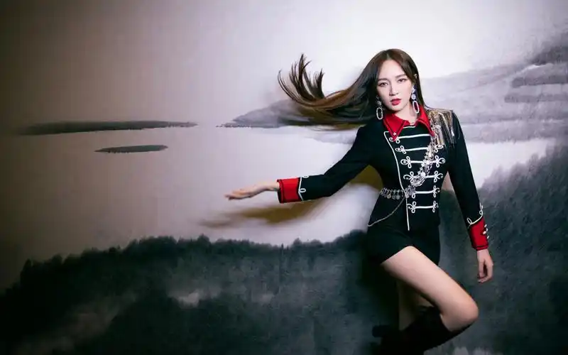 孟佳写真图片-美女壁纸-高清美女图片-娟娟壁纸