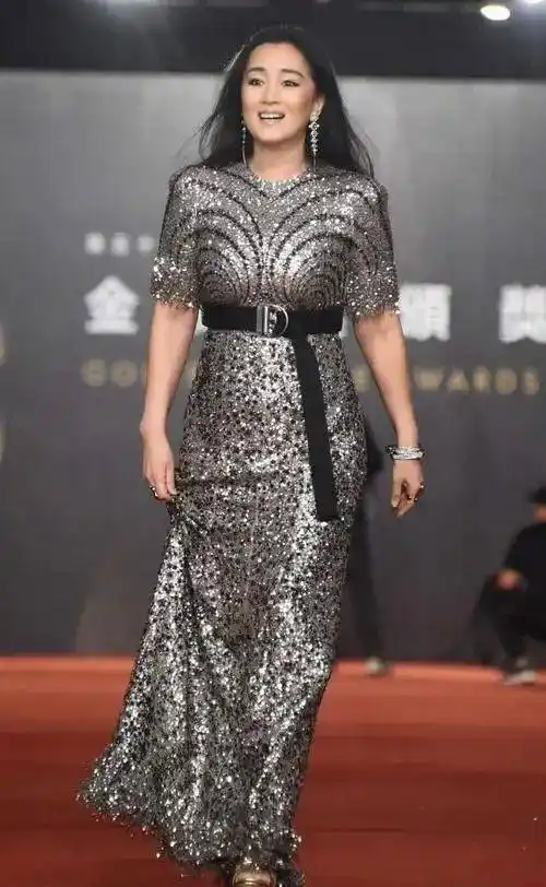 女神巩俐中年发福,胖到180斤不敢认,一代巨星一去不返_身材_时候_网友