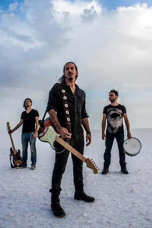 翻摄自官网büyük birader的宣传照