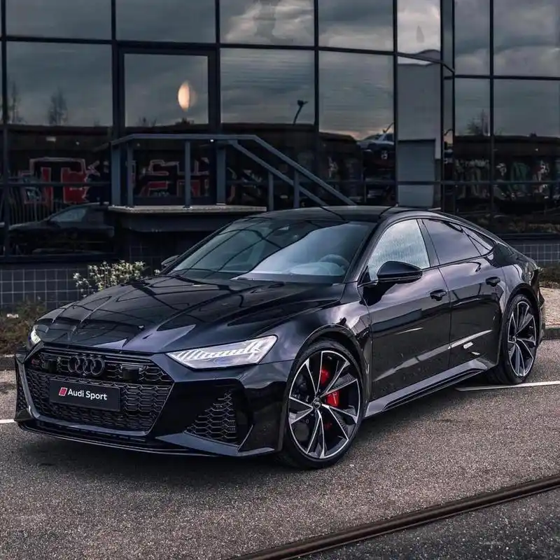 2022款奥迪rs7 奥迪rs7黑武士,21寸铝合金刀锋轮毂,前后红色卡钳,搭载