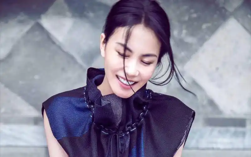 王菲【小众歌曲10首推荐】(上)-唯有她能承受灿烂夺目的喧嚣与极致的