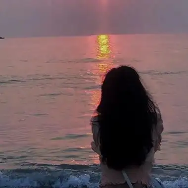 2021最新颖看海美女浪漫高级头像,女生头像图片