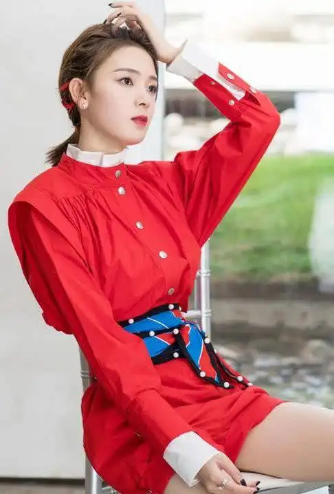 陈瑶最新红装美过岳绮罗网友浑身透着诡异的精灵