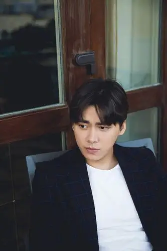 李易峰沉稳帅气写真图片