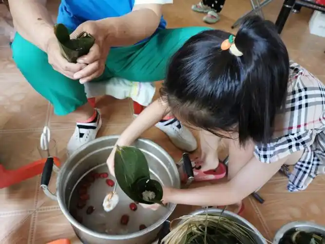 快乐端午--一家人一起包粽子