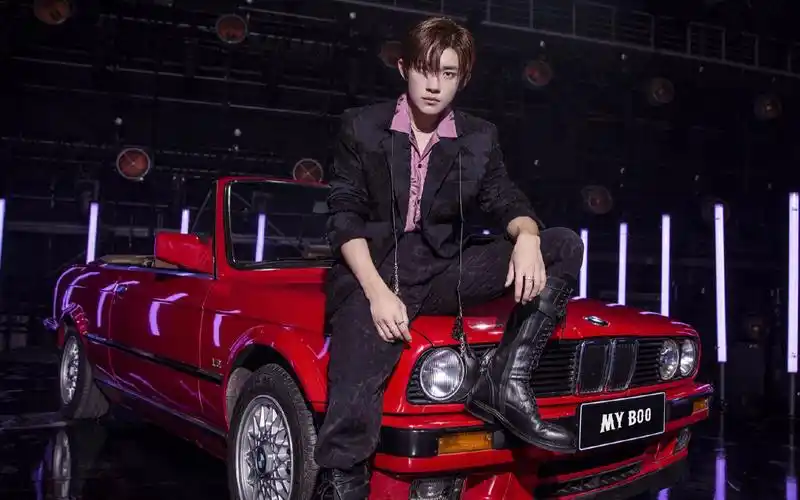 【易烊千玺】#日光旅行七周年演唱会#易烊千玺立麦#tfboys演唱会