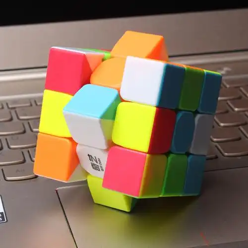 包邮正品奇艺3阶魔方 勇士w升级版三阶魔方专业比赛灵活顺滑玩具