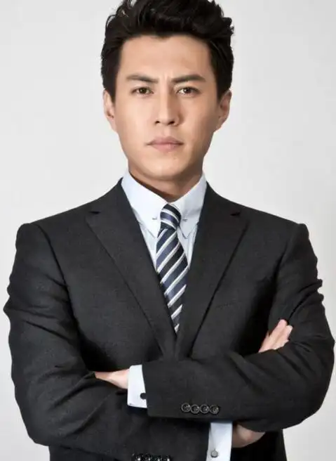 靳东竟然越老越帅比他在闯关东演日本人时帅好多