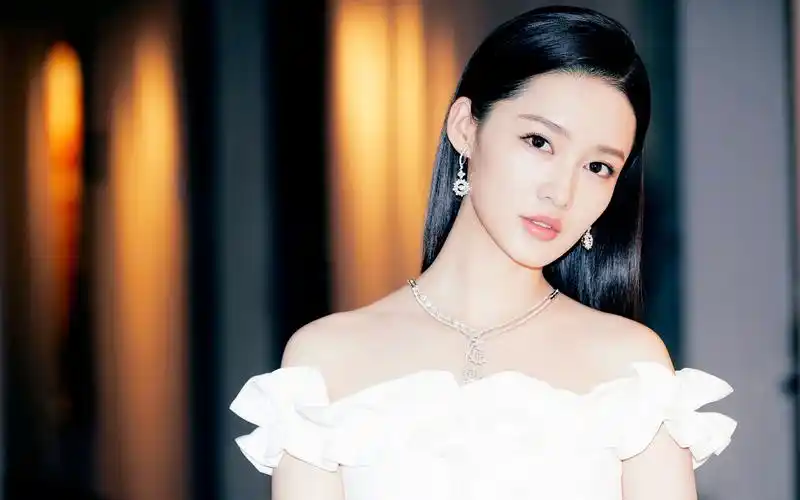 李沁优雅仙气写真高清桌面壁纸