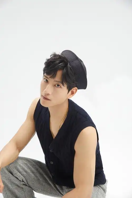 艺人张峻宁杂志拍摄