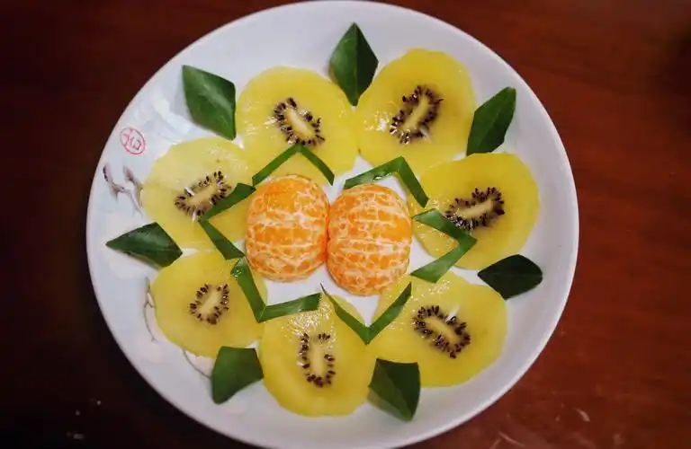 且以春醪慰流年, 不负食情与画意 ——记海口七中庆三八"菜肴摆盘艺术