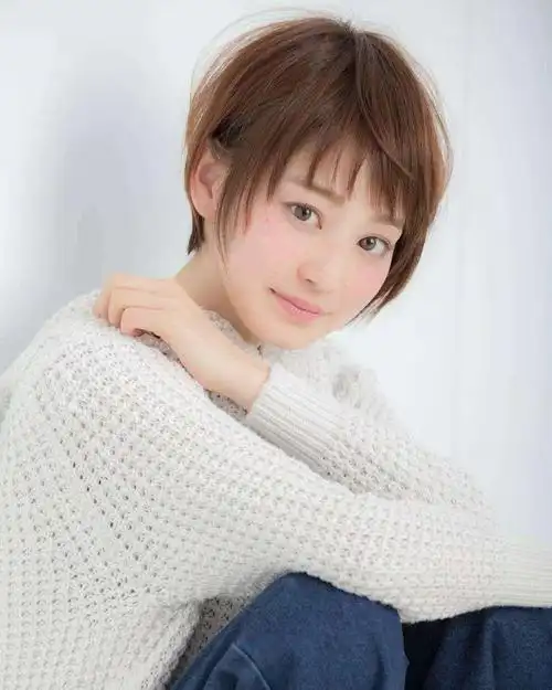 圆脸女生剪短发要记住这三点,按这八款发型设计,减龄瘦脸更时尚