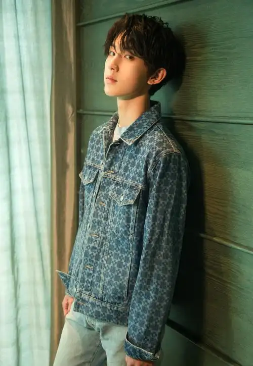 郭俊辰格纹夹克帅气图片写真79