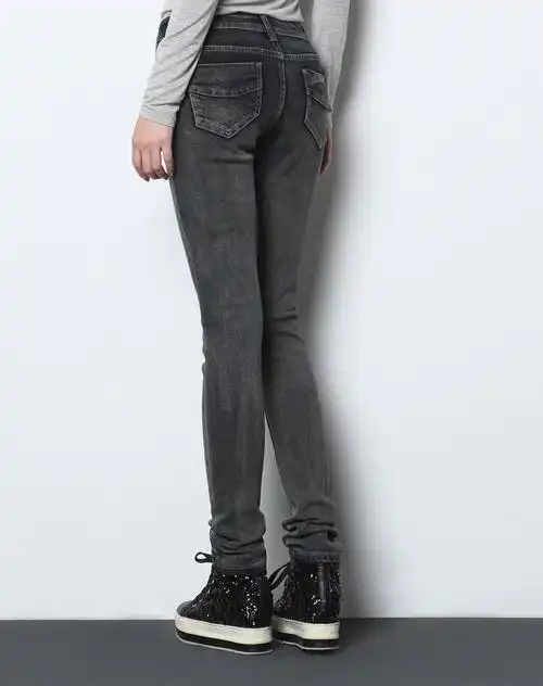 女款黑灰色牛仔裤