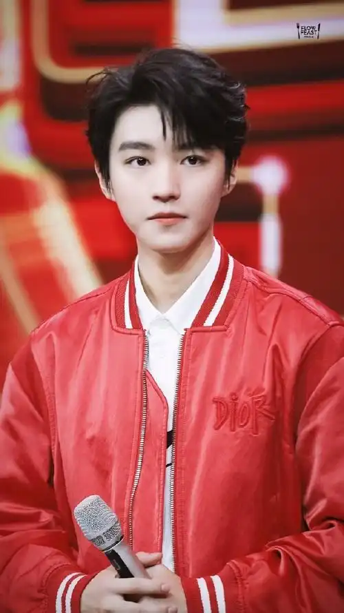 王俊凯红色夹克##春晚进行时