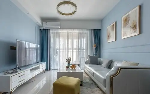 今年客厅地面装修流行什么颜色地砖深灰褐色微晶石瓷砖和墙面漆沙发