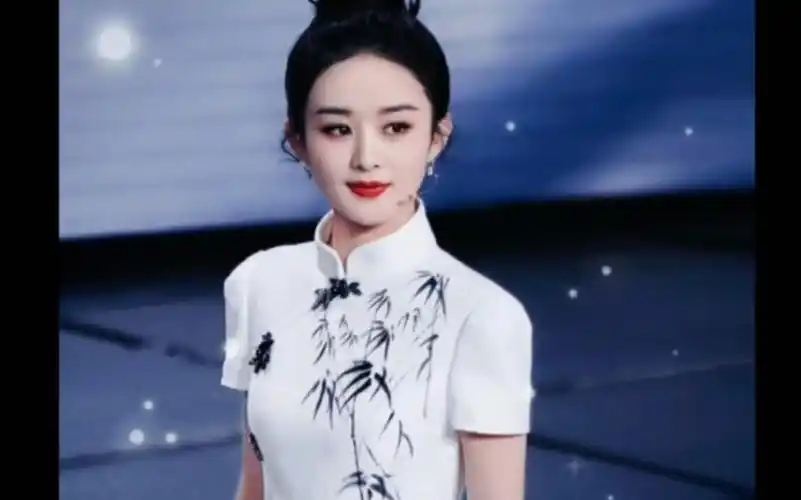 赵丽颖央视春晚唱了42个颜色名!太端庄大气了!