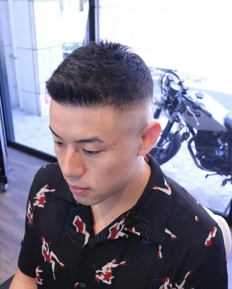 为什么你的发型总是不够帅?看看这十几款,两侧铲短就是不一样_男士