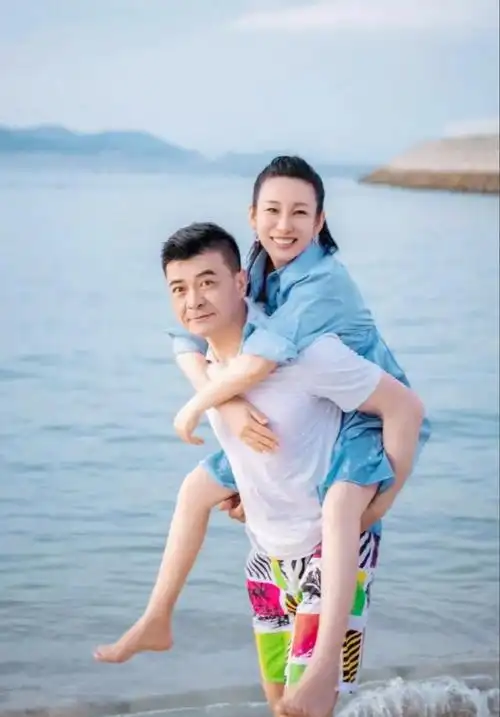 回顾影后秦海璐每月给丧子丧夫的婆婆生活费以后我就是您亲女儿