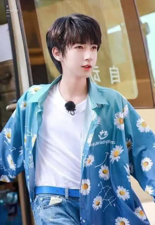 贺峻霖头像时代少年团之贺峻霖头像破局而出贺