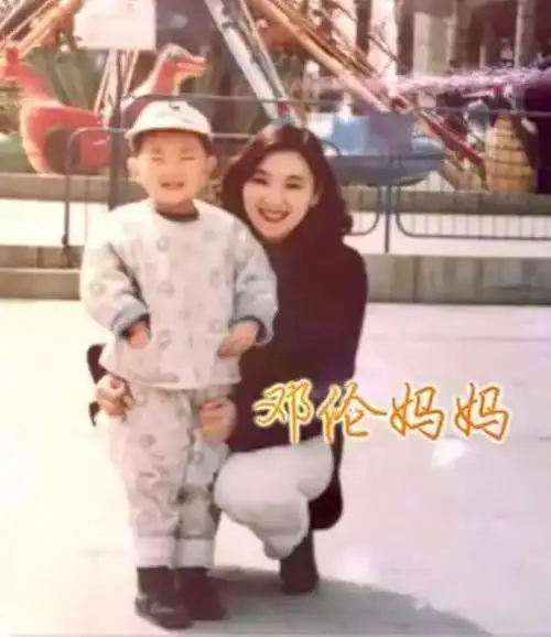 邓伦个人资料 邓伦一家三口的照片 邓伦家境起底