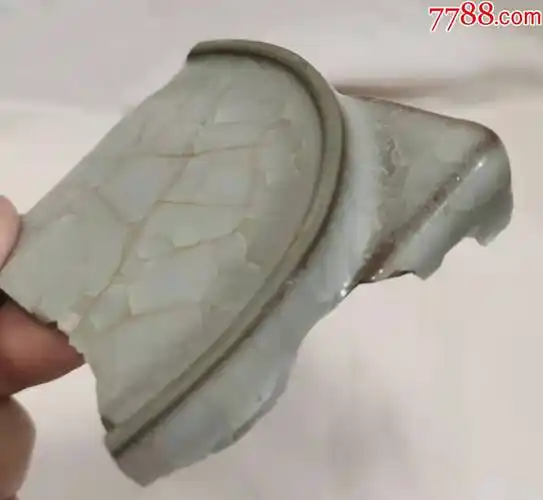 南宋官窑月白釉琮式瓶底部瓷片(h)