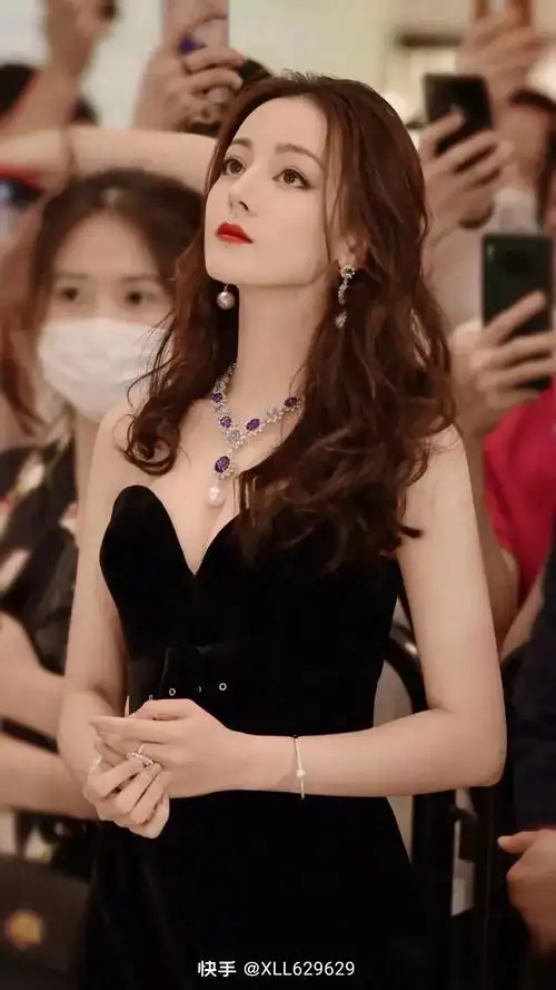 迪丽热巴是哪里人真名叫什么,迪丽热巴个人资料简介