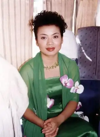 歌唱家张也成名背后有泪水54岁仍未婚是对离世父亲最大的愧疚