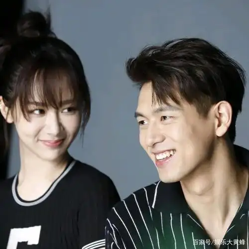 原来杨紫和李现的合照这么甜,这样的"童颜夫妇"太有cp感了