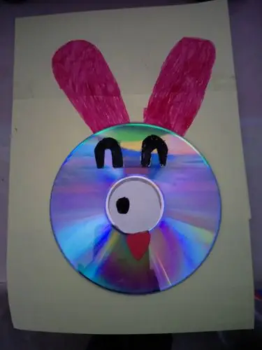 何家小学二3班手工光盘作品!