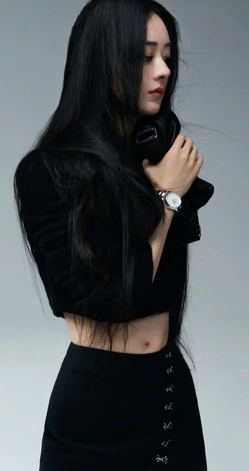 红与黑.#赵丽颖 #赵丽颖elle开年刊封面  - 抖音