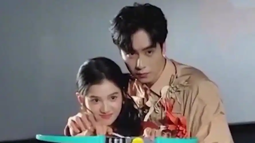 已婚和未婚明星营业差距,张若昀恪守男德,热巴把避嫌写在脸上.