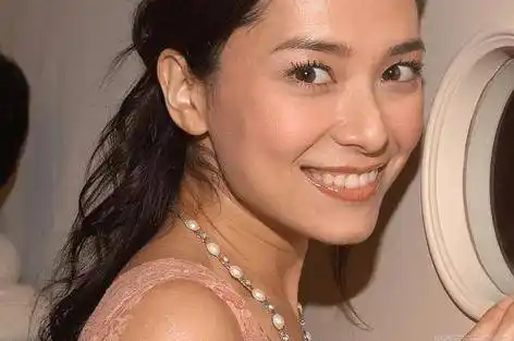 香港绯闻最多的女明星,最后却嫁给了一位农村小伙_郭羡妮_因为_爸爸