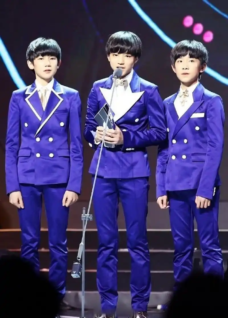 云音乐歌单推荐# #tfboys415十周年# tfboys[超话]  10年前,掌声与