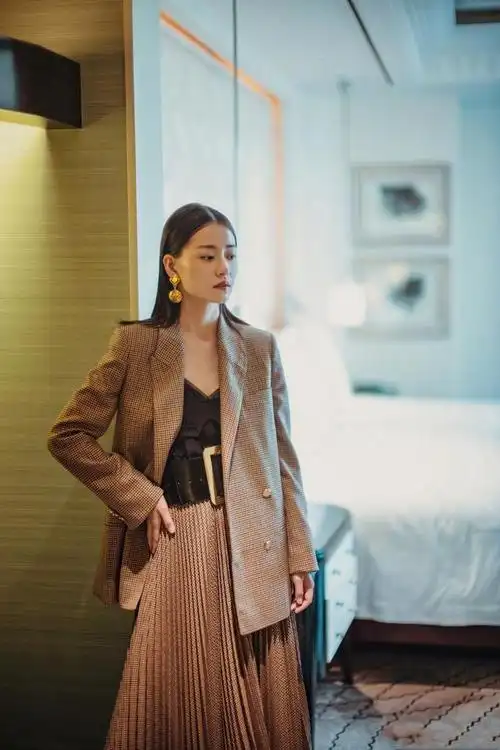 金晨穿衣风格看不懂束腰内衣竟然穿西装外果然好身材挡不住