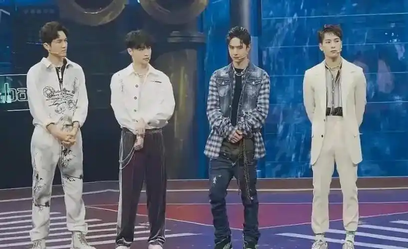 王一博180,王嘉尔175,张艺兴178,看到同框后的差距:谁在说谎?_身高