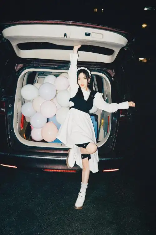 赵嘉敏夏日胶片感写真