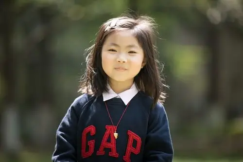 临近中午的时候,遇到这位可爱的宝宝,看到她的笑脸和妈妈的