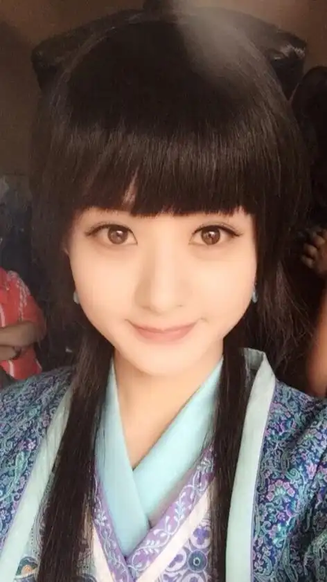 齐刘海的赵丽颖