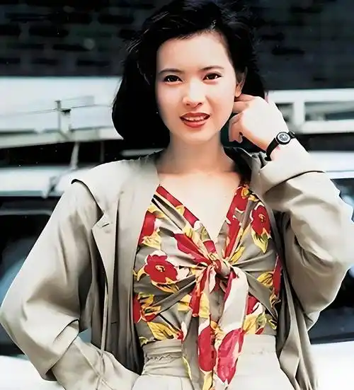 蓝洁瑛:曾是香港女神,55岁倒在自家厕所,葬礼拒绝刘德华出席引发争议