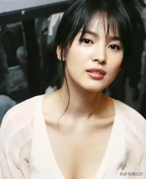 年轻时的宋慧乔美丽而又时尚