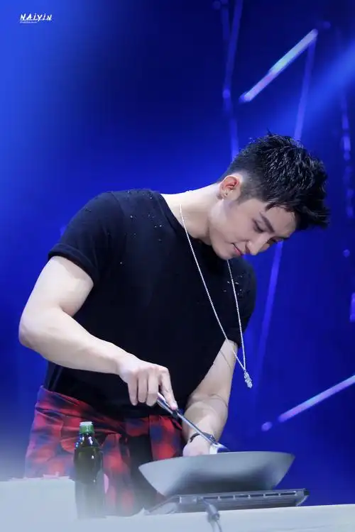 自己做的饭 蹦蹦哒哒也要吃完 不管咸淡 不留遗憾 20161130 黄景瑜