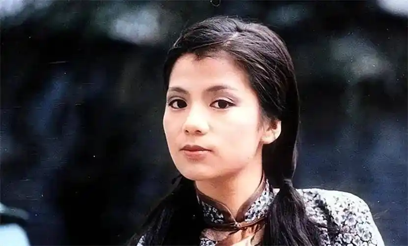 回顾翁美玲葬礼,黄日华泣不成声,数万粉丝送别,粉丝高喊打死他!