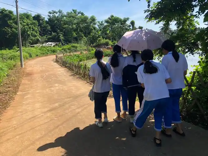 海南侨中,永兴中学,观澜湖学校,石山中学.学生美术作品联展