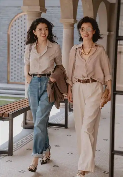 女人过了50岁,尽量少穿t恤,夏季学三木妈妈这么穿,高级上档次