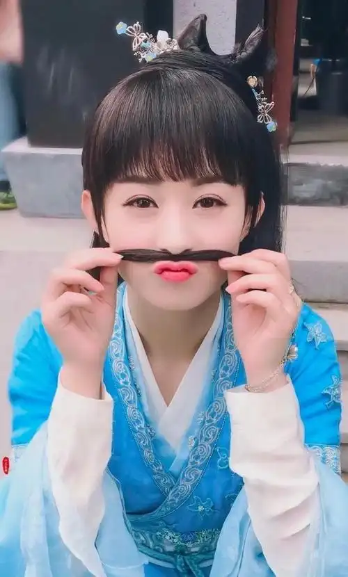 赵丽颖嘟嘴##今日wow潮流展