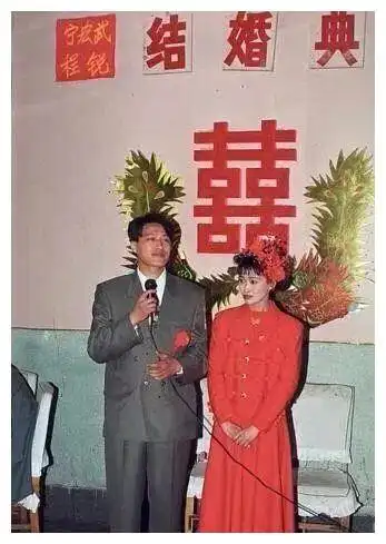 老照片:八十年代的婚礼,现在比原来差远了|婚礼|年代|结婚_新浪新闻