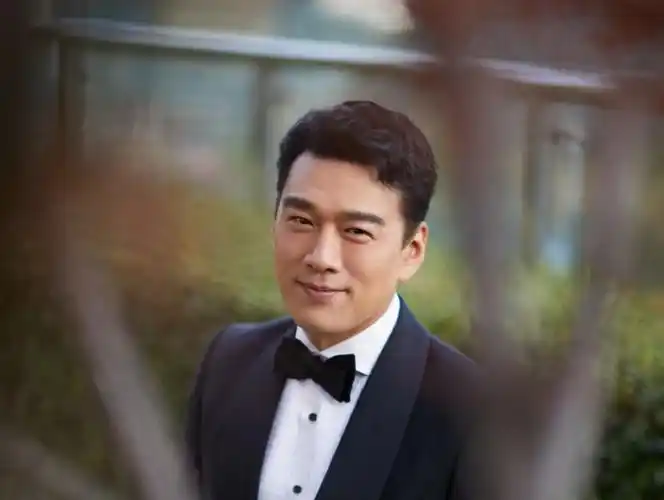 娶房东做老婆,22年零绯闻,如今靠"骚浪贱"爆红,王耀庆真上头_生活