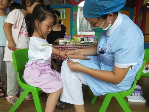 今天体检抽血,小朋友们表现都很勇敢哟