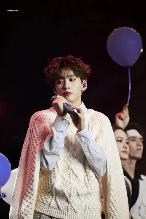 余景天全耳贴钻妆##余景天红唇小烟熏##余景天上海演唱会